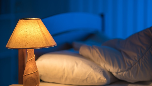 moczenie-nocne-u-doroslych-przyczyny-leczenie-i-ochrona-przed-wilgocia